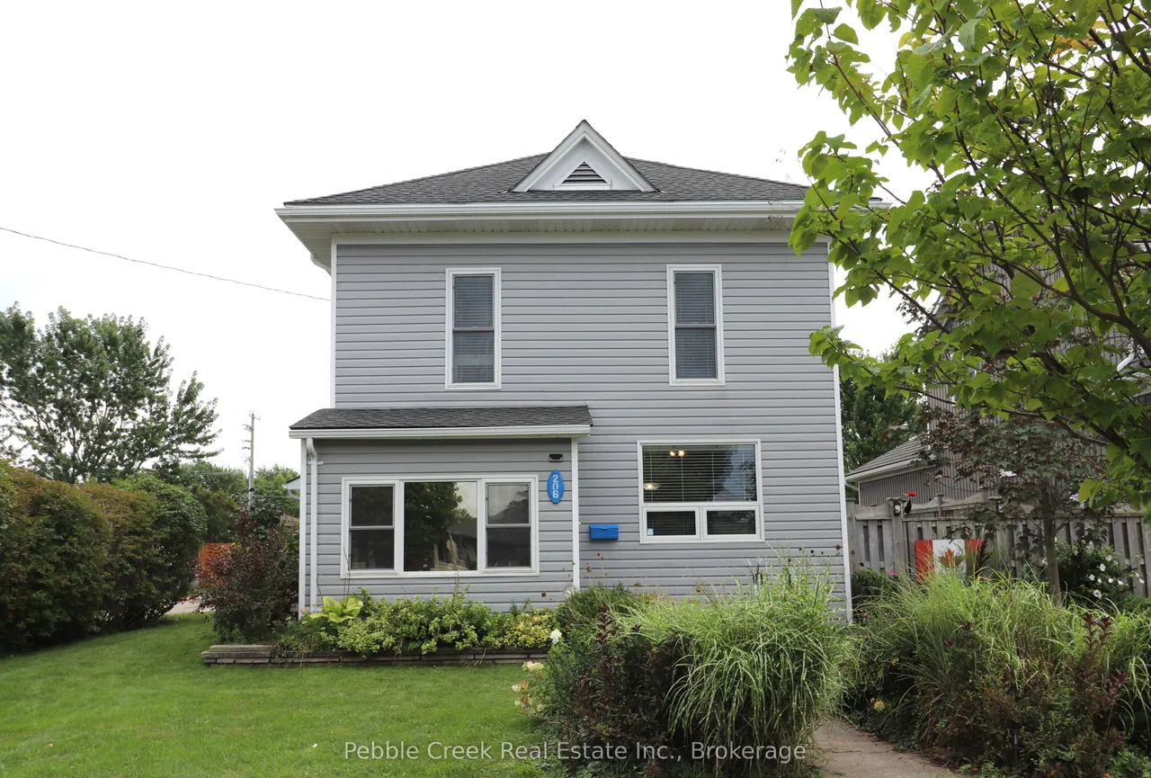 206 Picton Street E