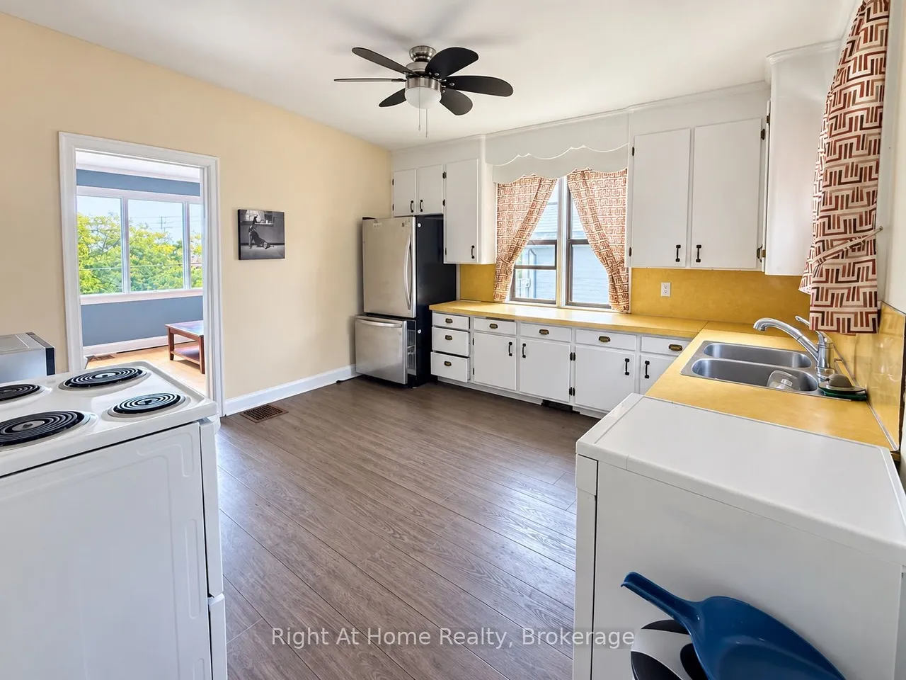 28 Dixon Street — photo 3