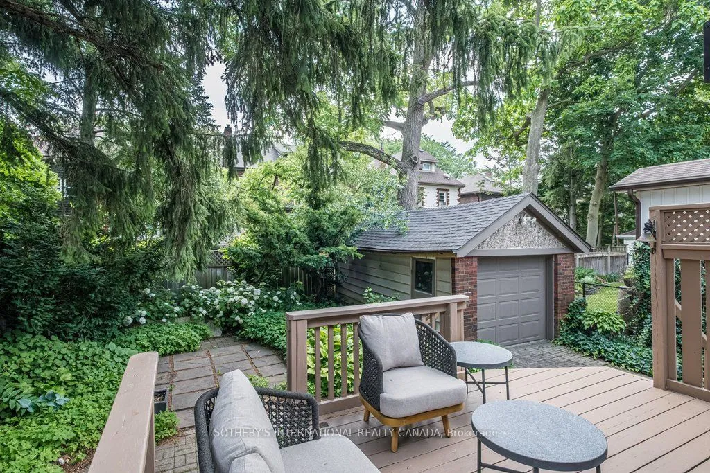 100 Dalewood Crescent — photo 49