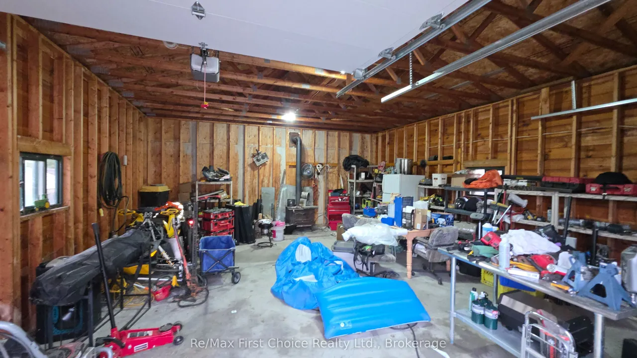 812 Essex Road E — photo 42