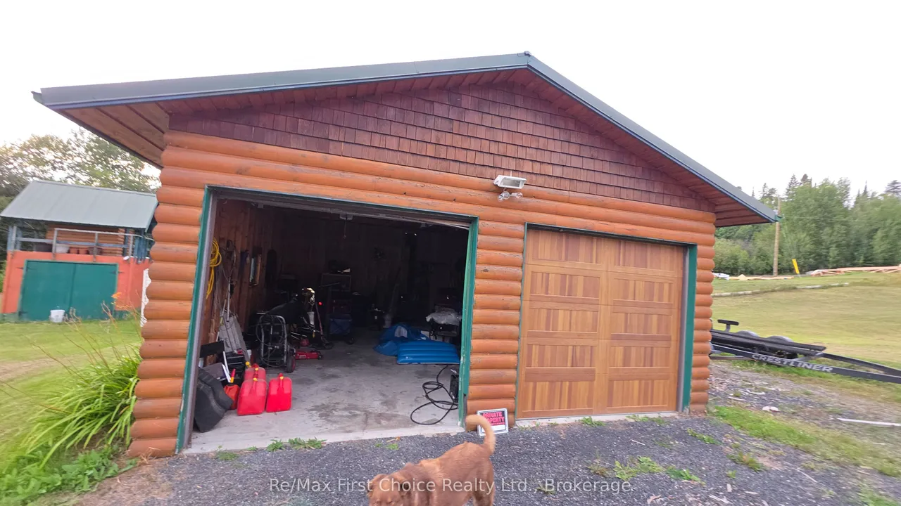 812 Essex Road E — photo 41