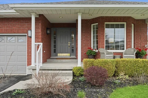 46 Lake Breeze Court — photo 2