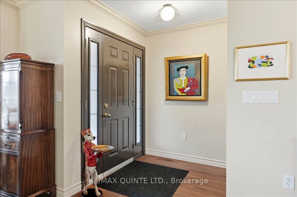 46 Lake Breeze Court — photo 3