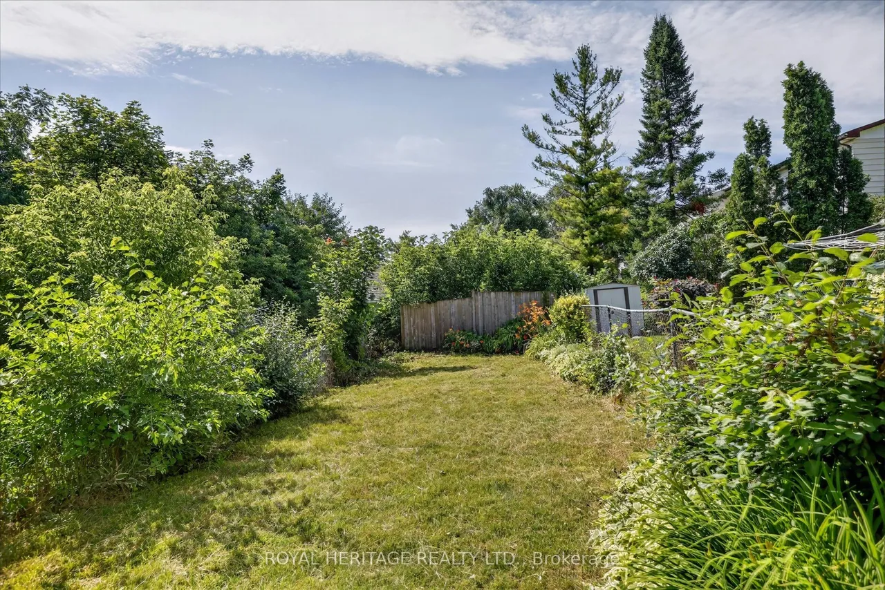 1621 Applewood Crescent — photo 36
