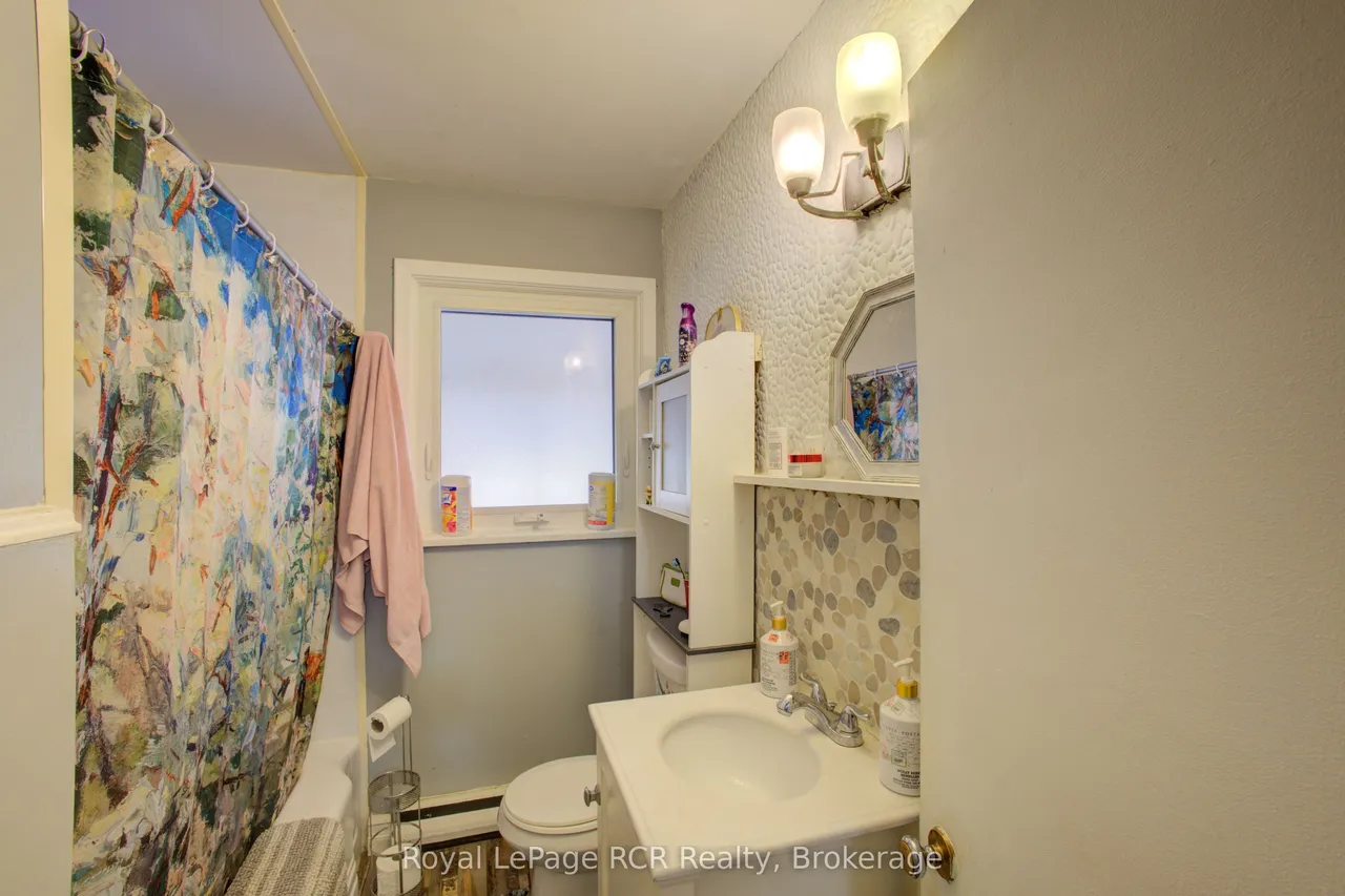 460 Domville Street — photo 19