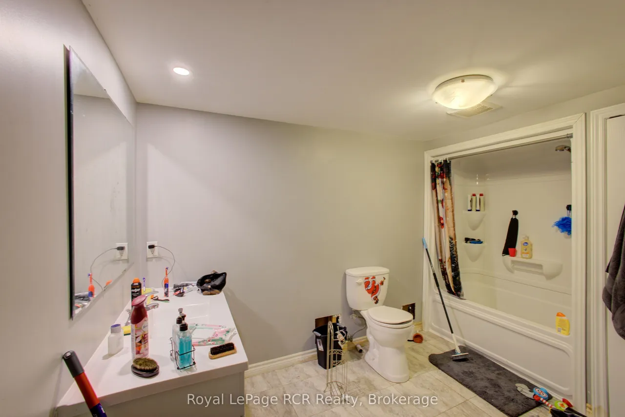 460 Domville Street — photo 20