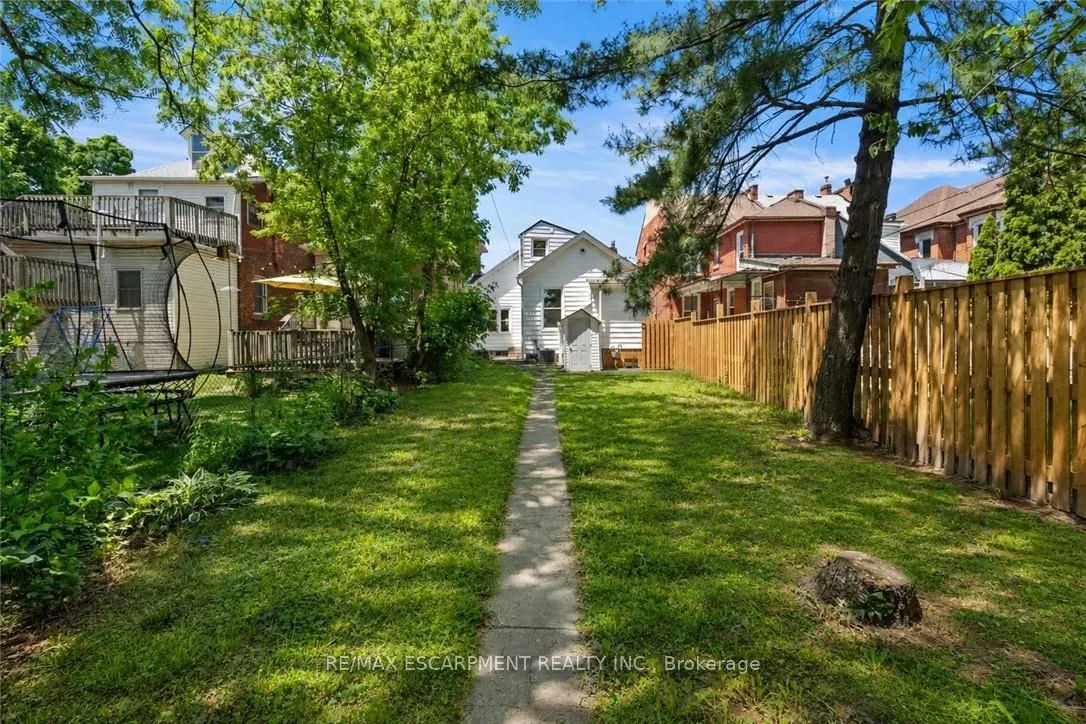 192 VICTORIA Avenue N — photo 25