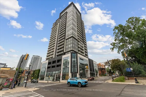 15 Queen Street S