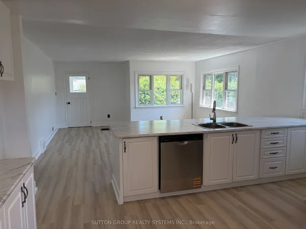 30 Perry Avenue — photo 2