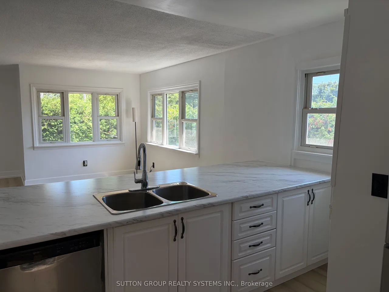 30 Perry Avenue — photo 3