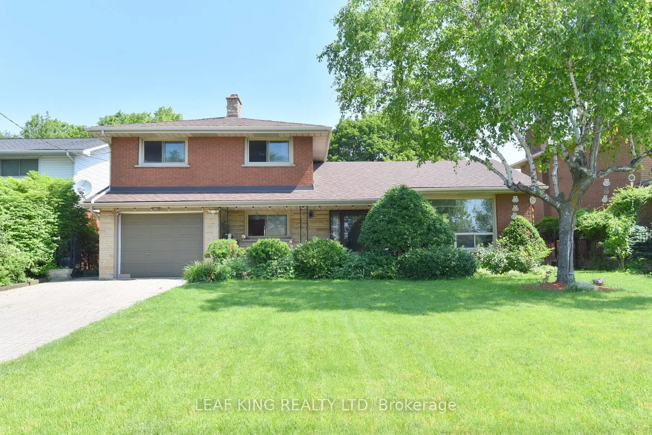 372 Fennell Avenue W