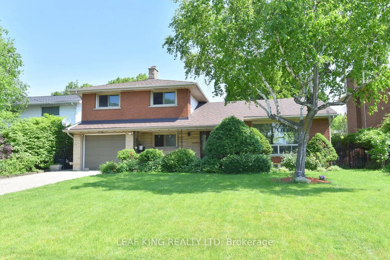 372 Fennell Avenue W — photo 3