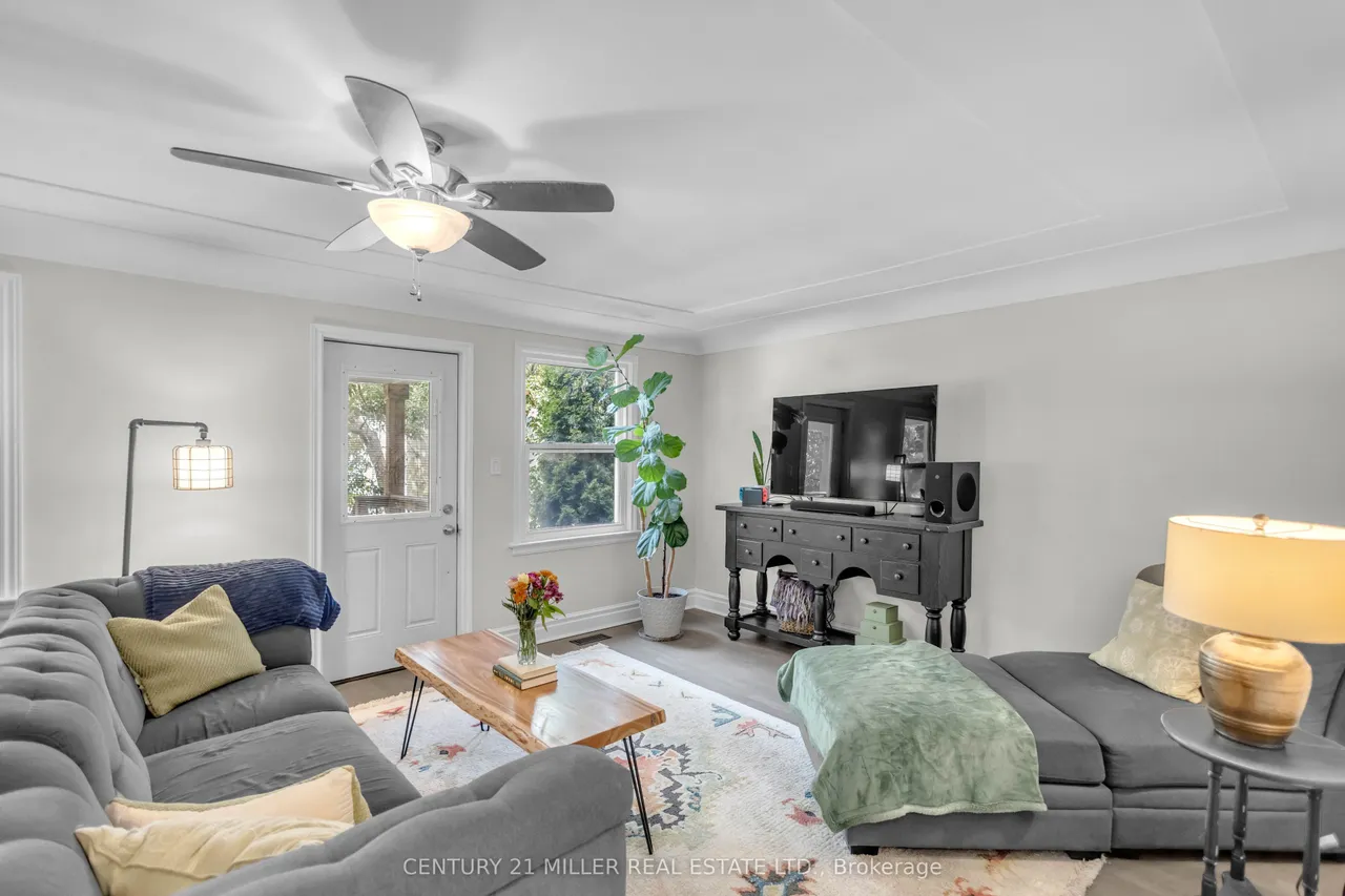 16 Wexford Avenue N — photo 3