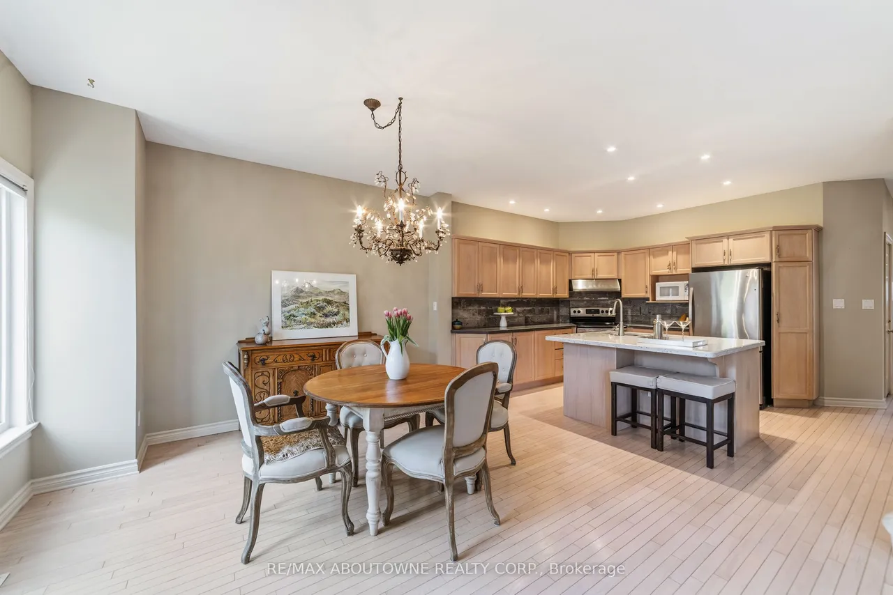 575 Simcoe Street — photo 3