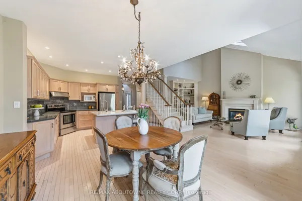 575 Simcoe Street — photo 2