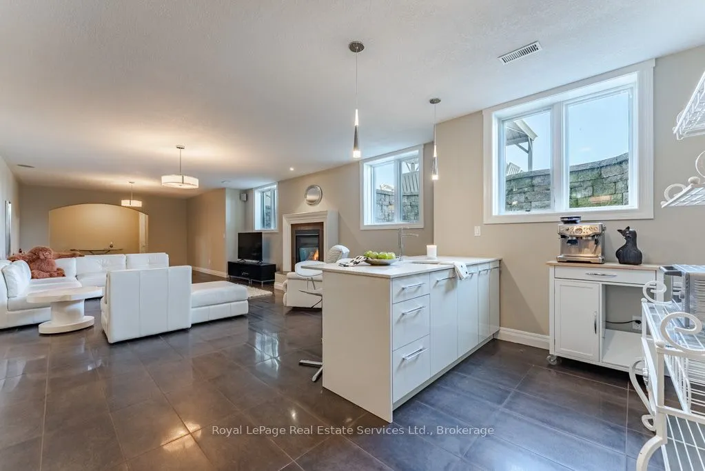 365 Robinson Road — photo 42