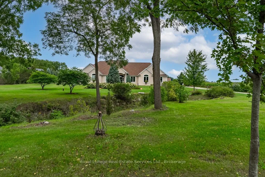 365 Robinson Road — photo 2