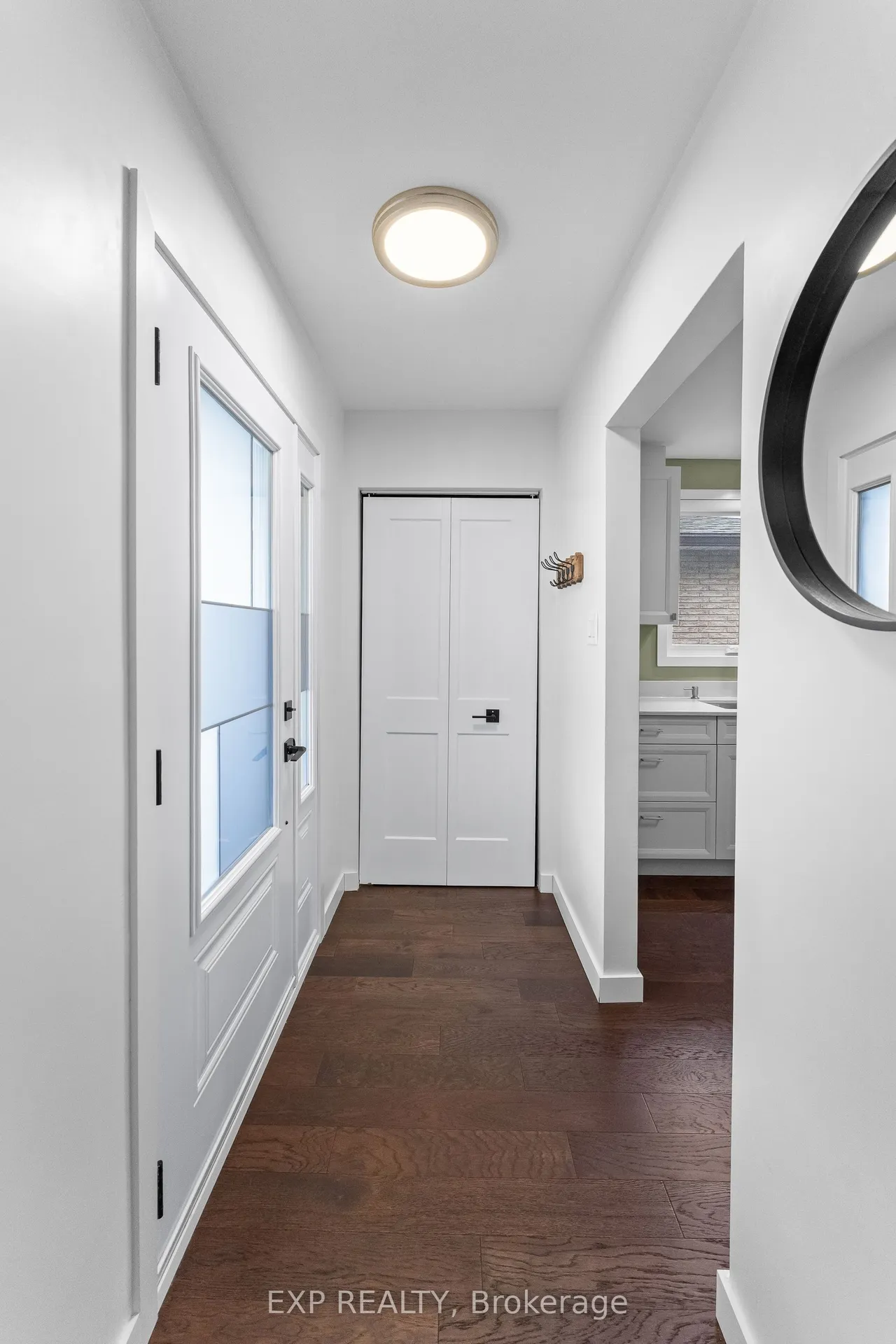 142 Marcella Crescent — photo 3