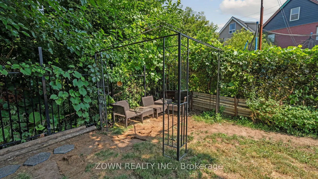 64 Sheaffe Street — photo 35