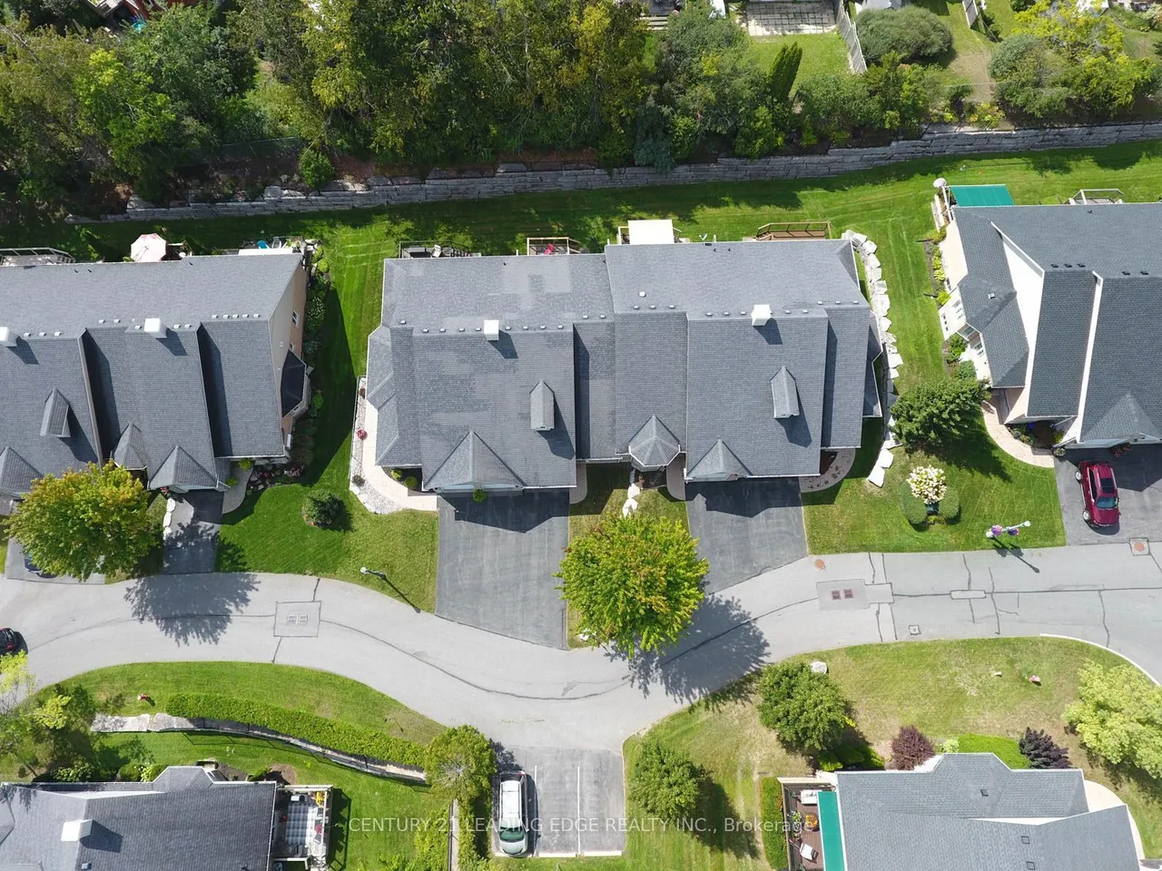 61 Village Crescent — photo 3