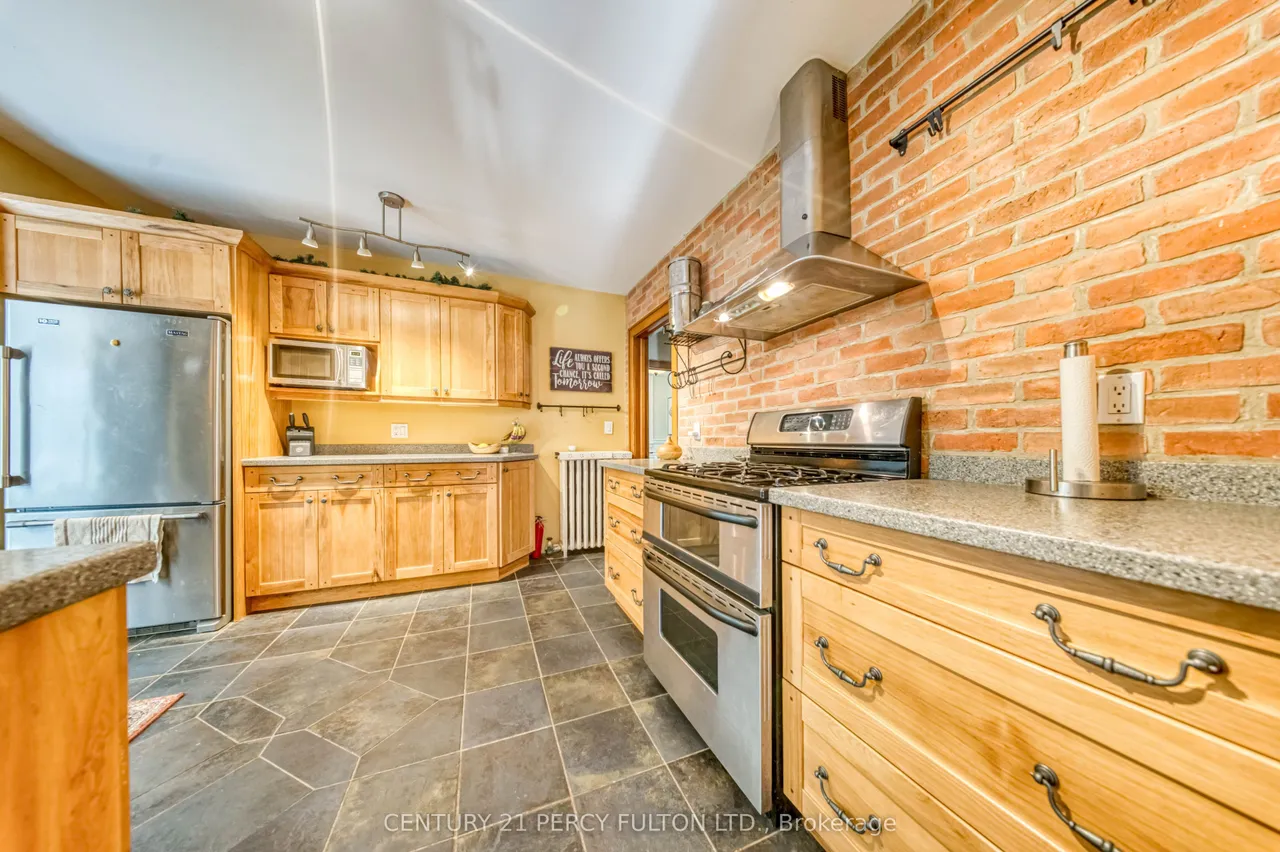 1853 Governors Road — photo 3