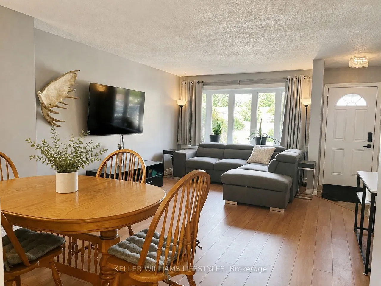 700 EXETER Road — photo 3