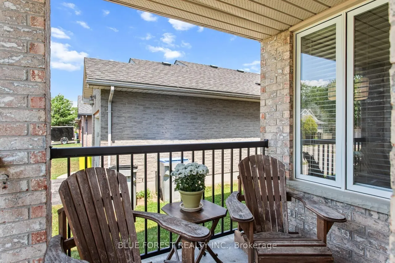 51 Hickory Boulevard W — photo 2