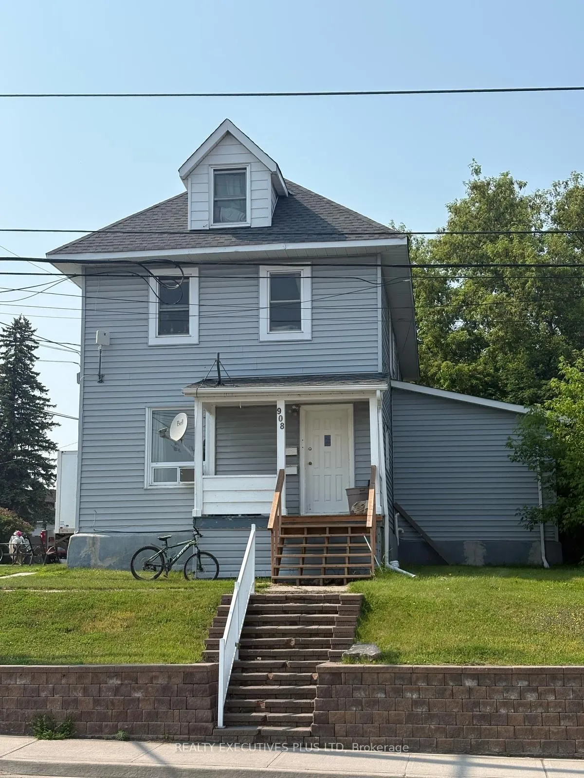 106 Fourth Avenue W — photo 3