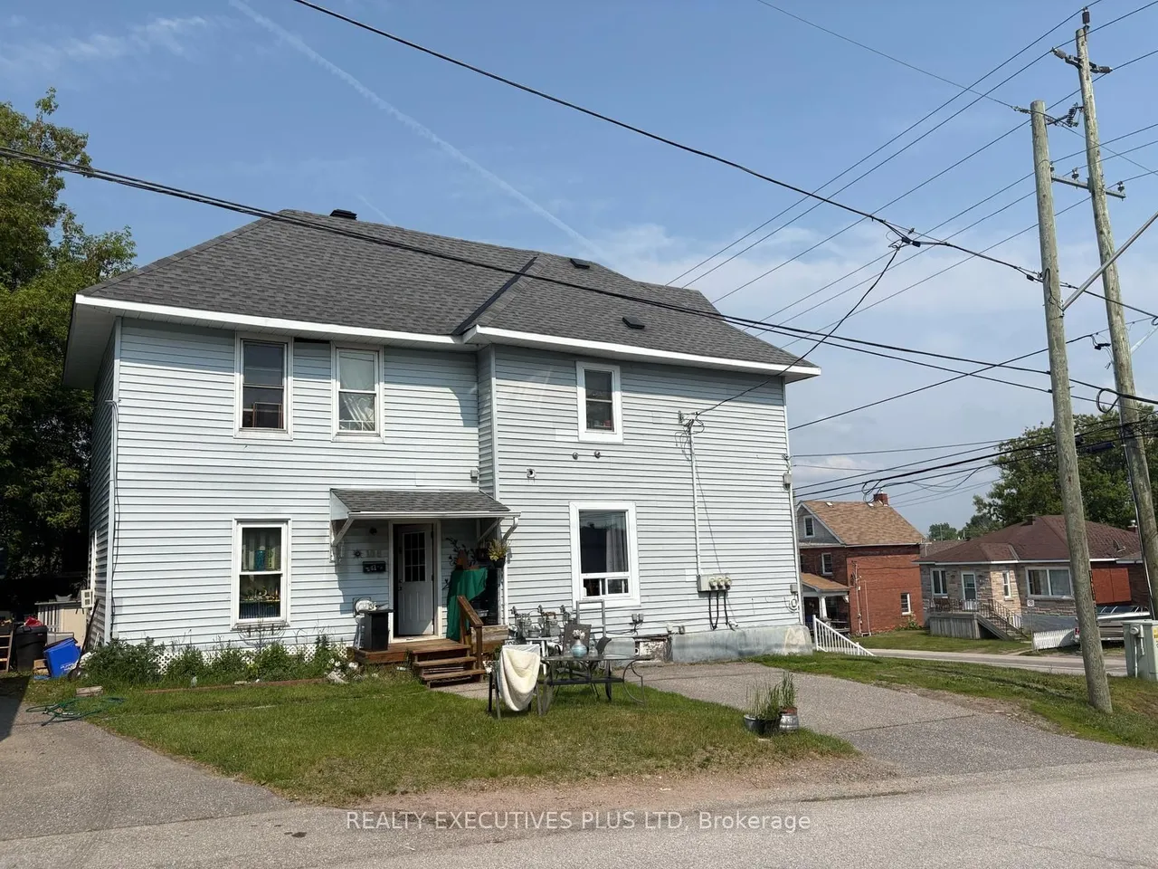 106 Fourth Avenue W — photo 2