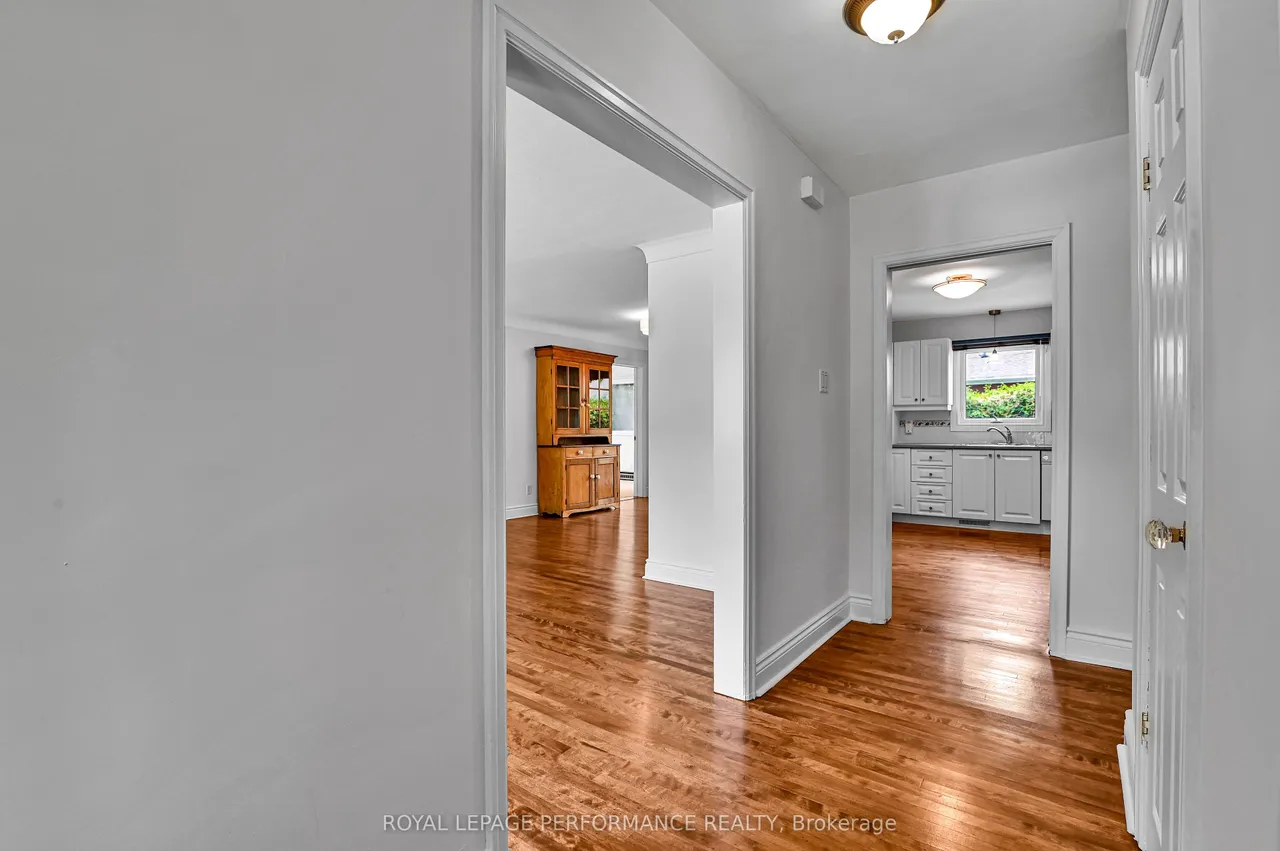 2206 Hillary Avenue — photo 3