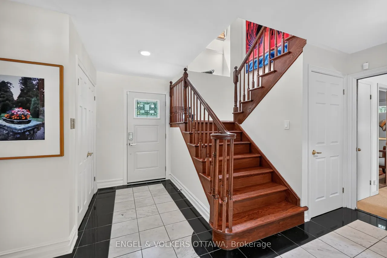 1907 Fairmeadow Crescent — photo 3