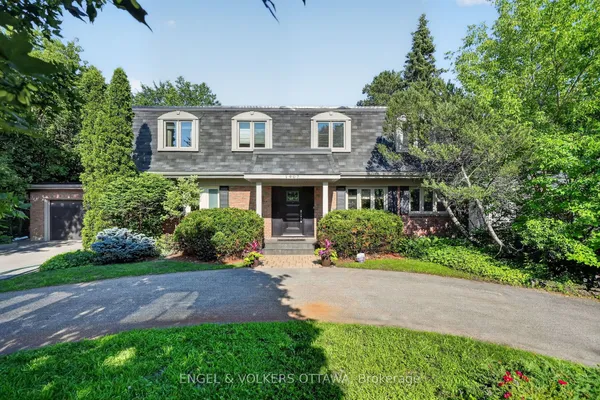 1907 Fairmeadow Crescent