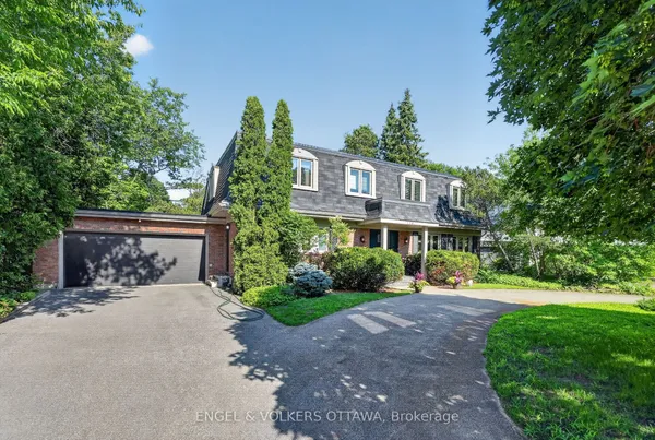 1907 Fairmeadow Crescent — photo 2