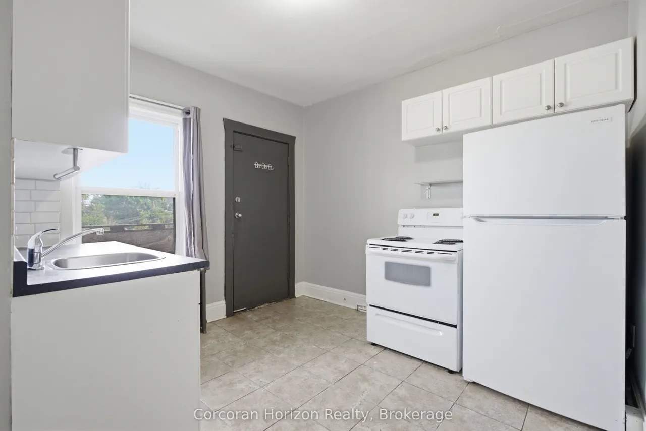 1539-1547 Barton Street E — photo 3