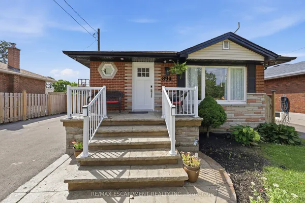 894 Brucedale Avenue E — photo 2