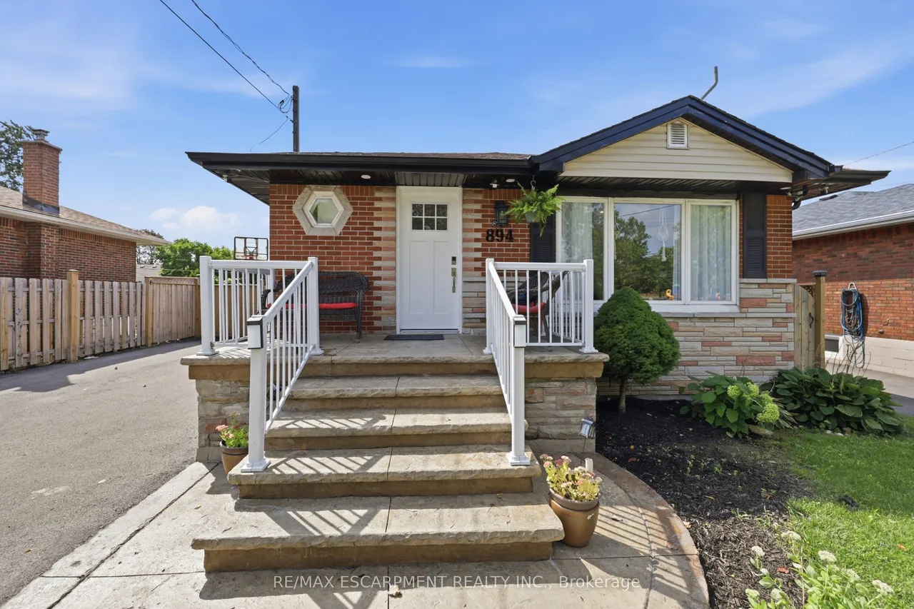 894 Brucedale Avenue E — photo 2