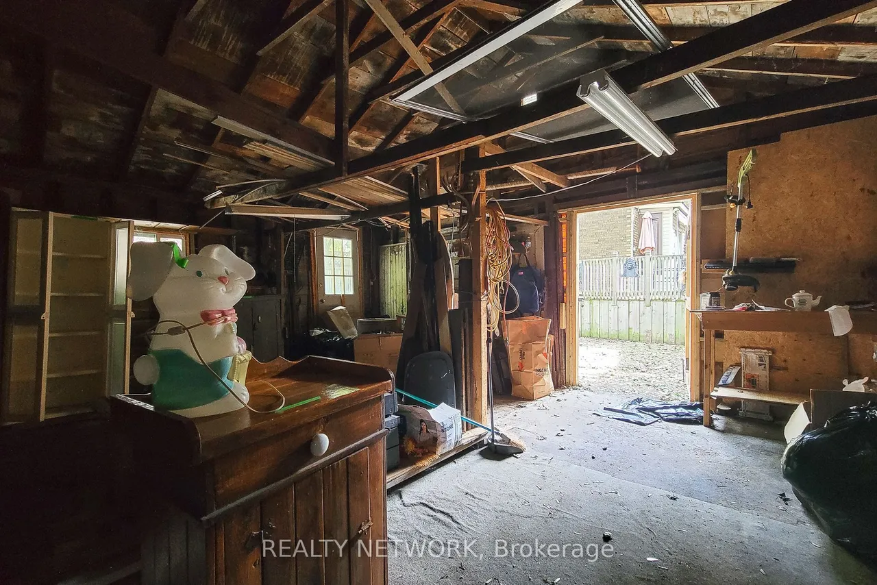 12 Leinster Avenue S — photo 41