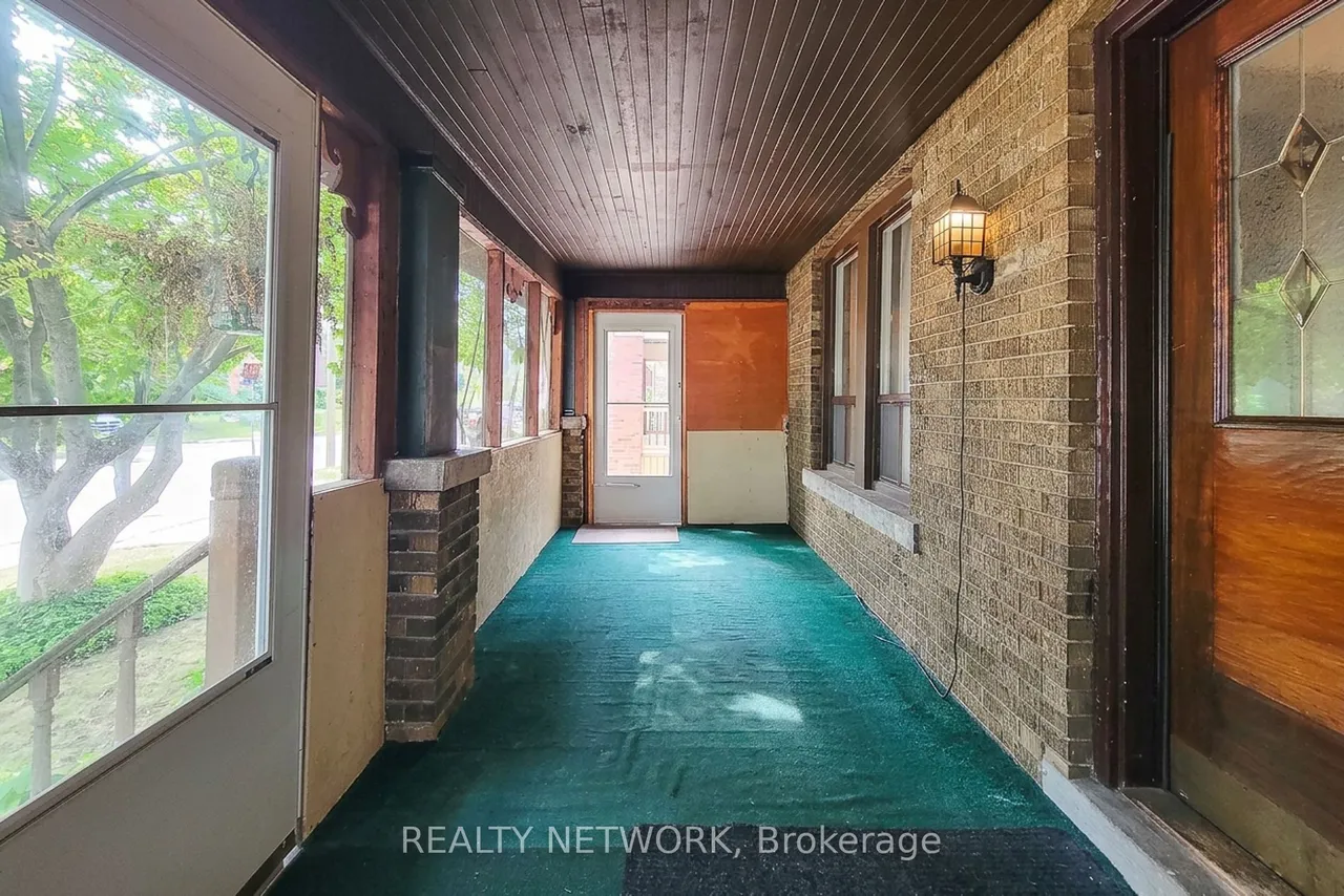 12 Leinster Avenue S — photo 3