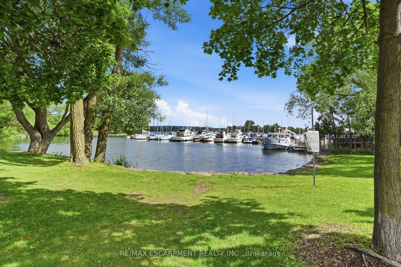 13 Picton Street W — photo 32