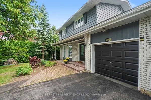 1902 Featherston Drive — photo 2