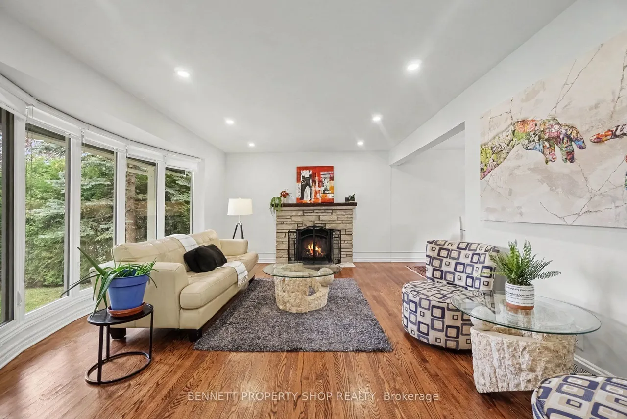 1902 Featherston Drive — photo 3