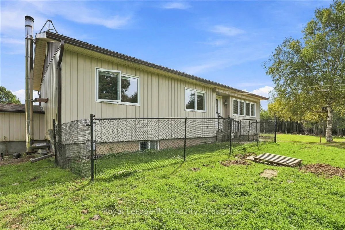 151601 Southgate Sideroad 15 — photo 3