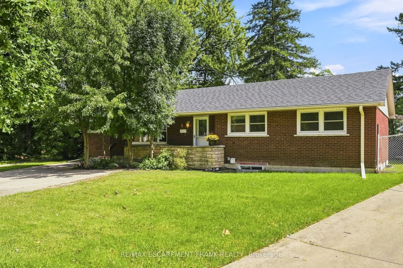 8 EMMING Court