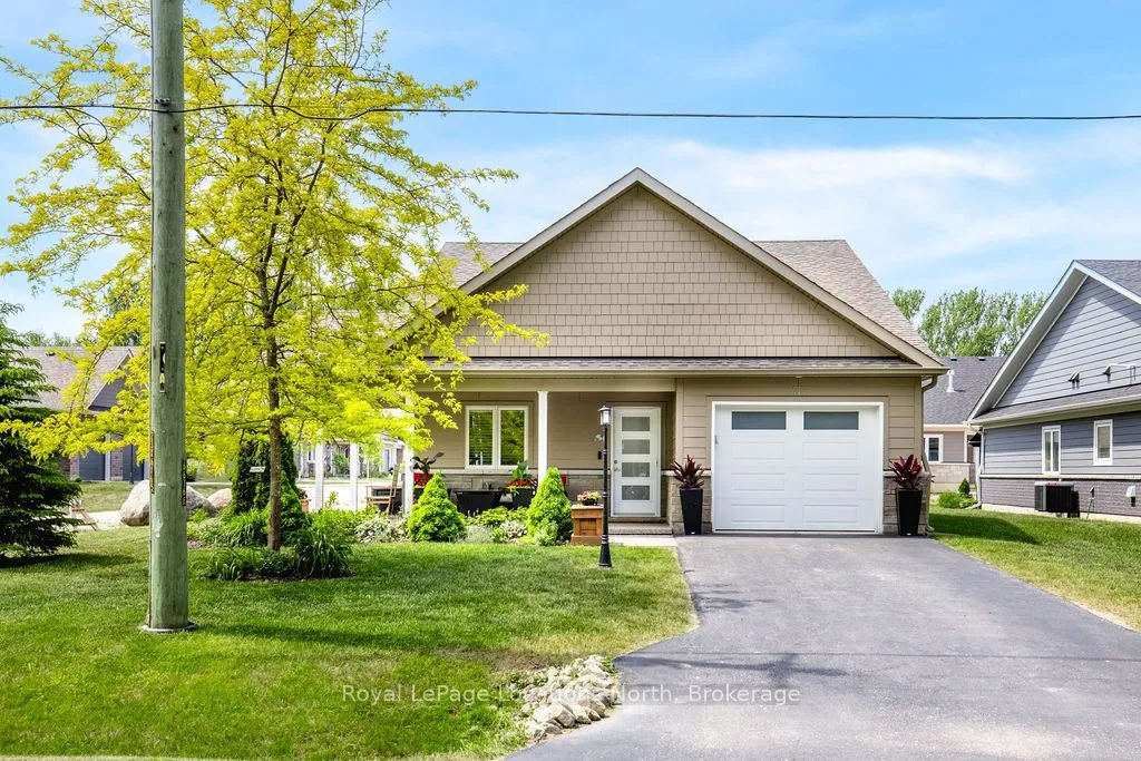 43 NAPIER Street W