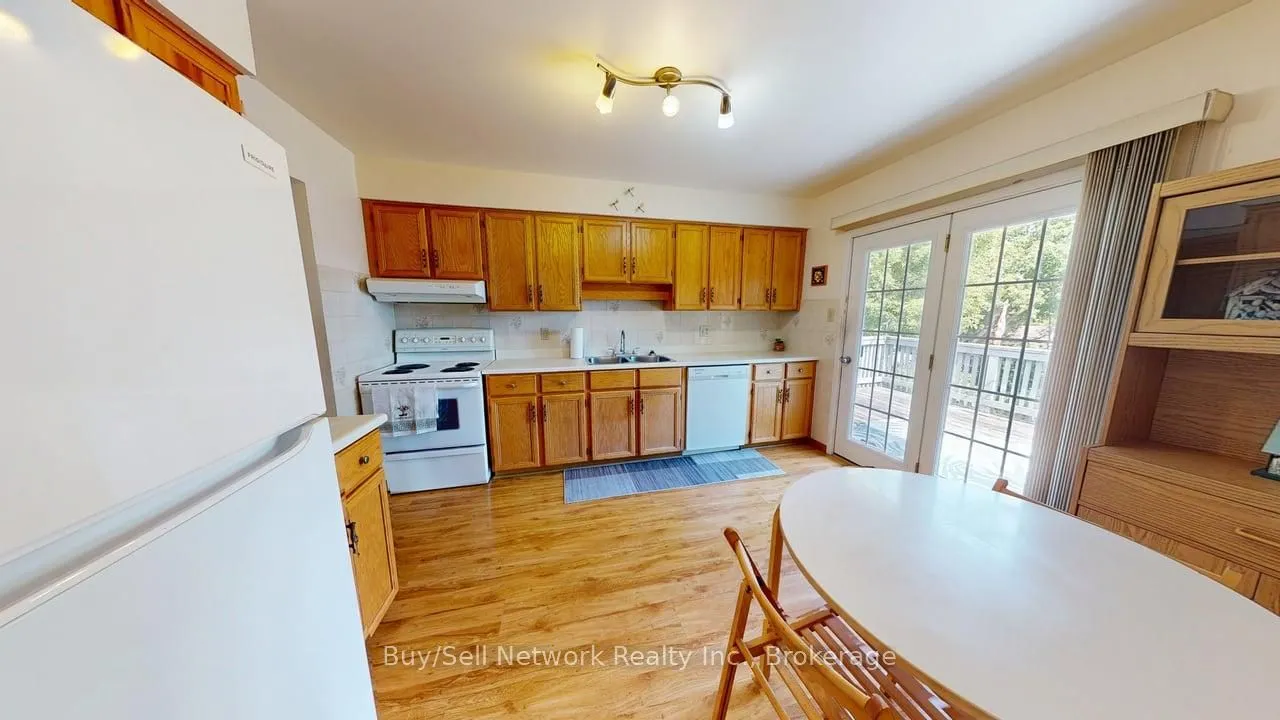 2565 Marsdale Drive — photo 3
