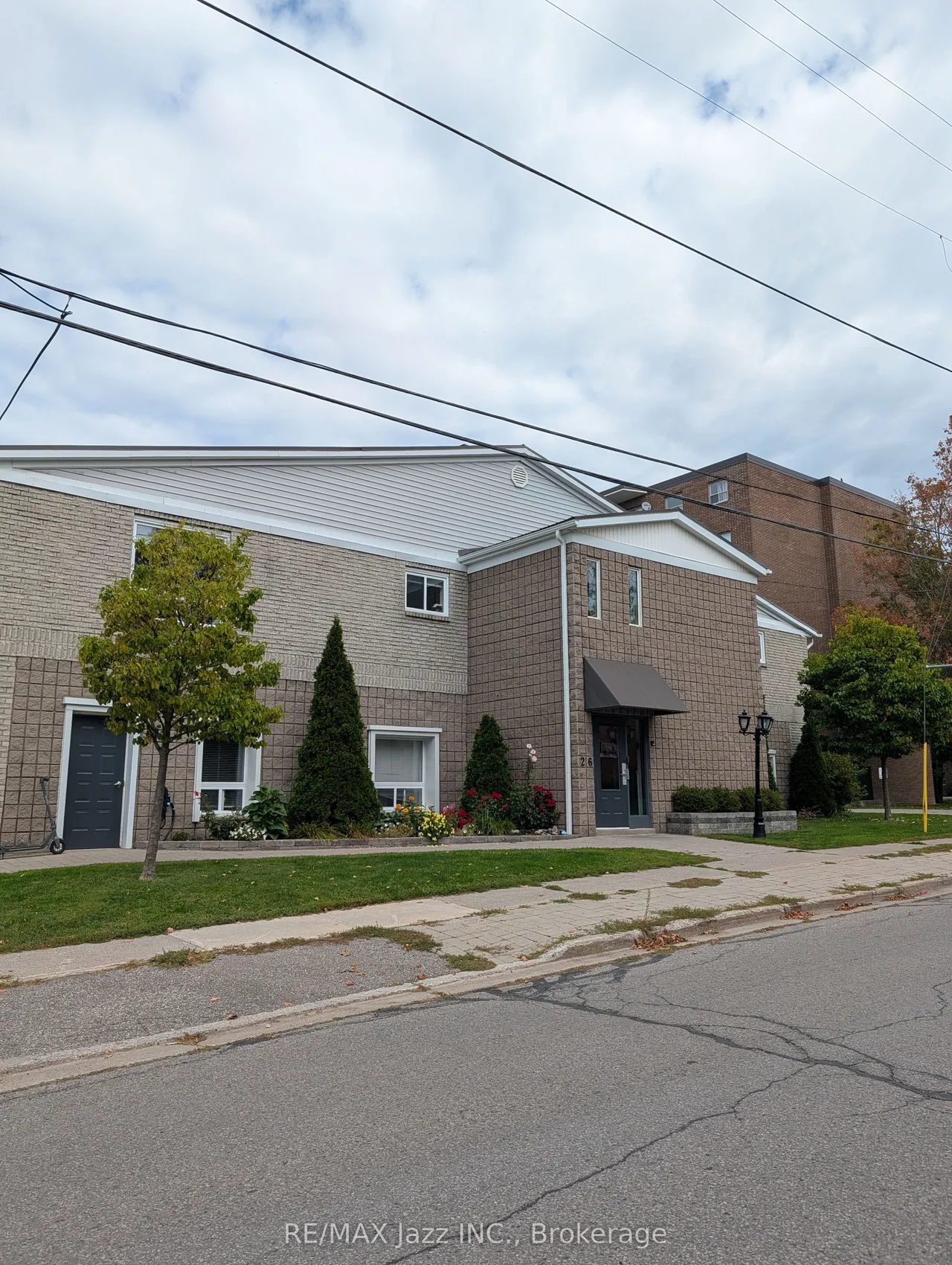 26 Spencer Street E — photo 2