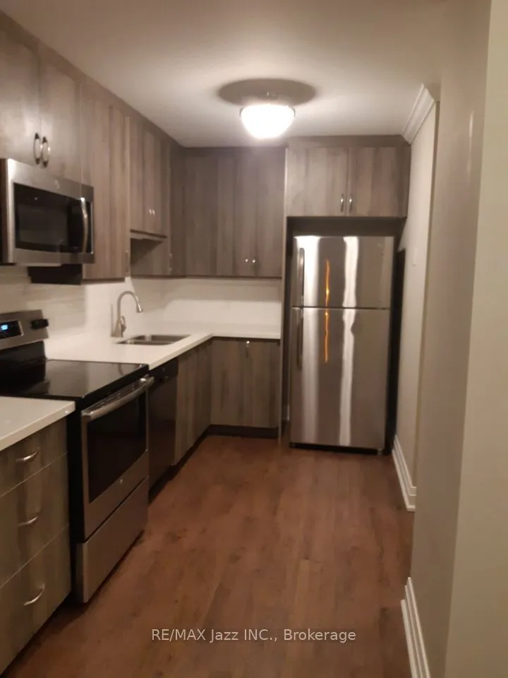 26 Spencer Street E — photo 3