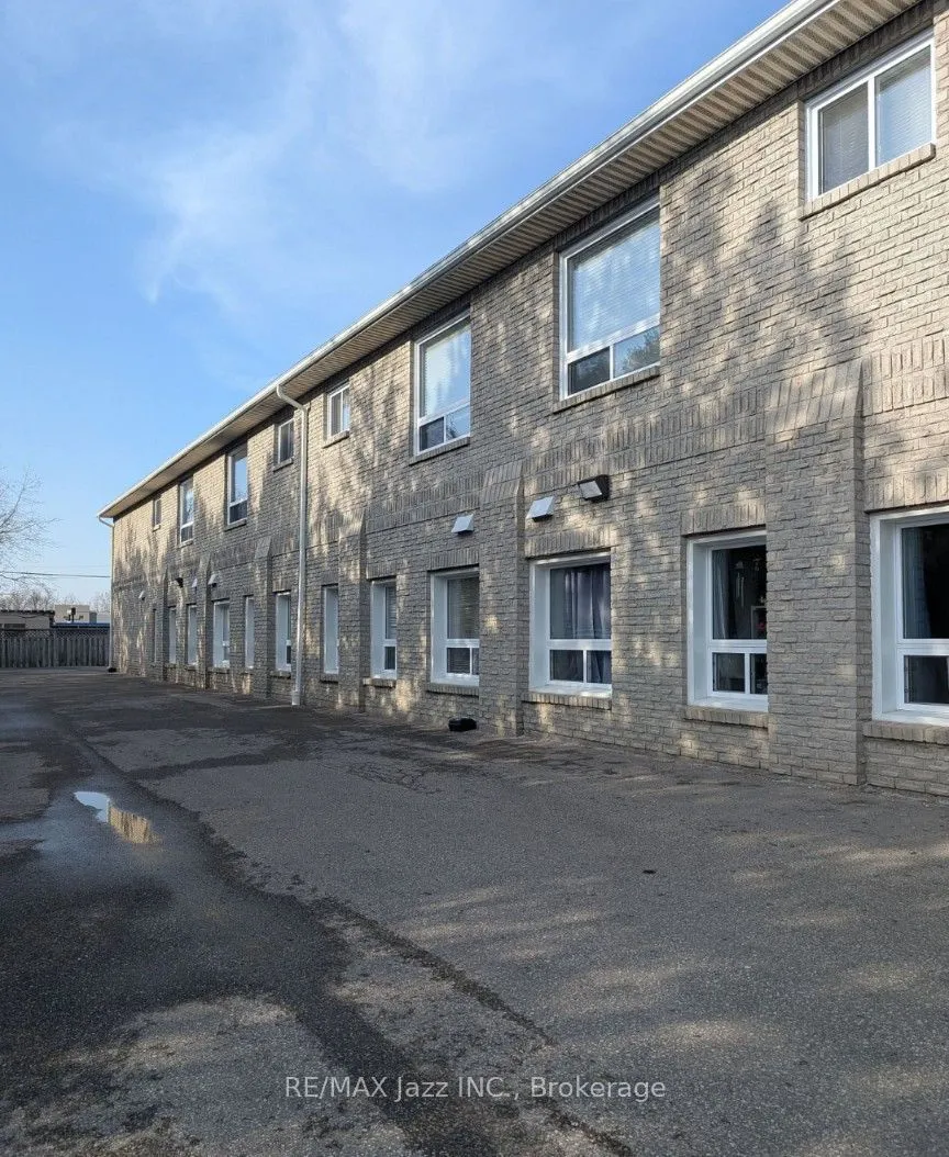 26 Spencer Street E — photo 11