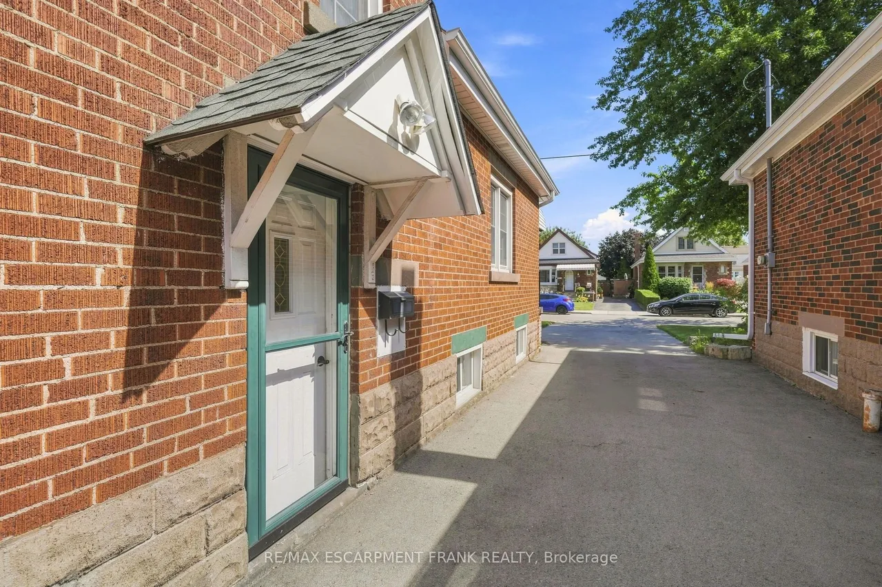 38 GARSIDE Avenue S — photo 47