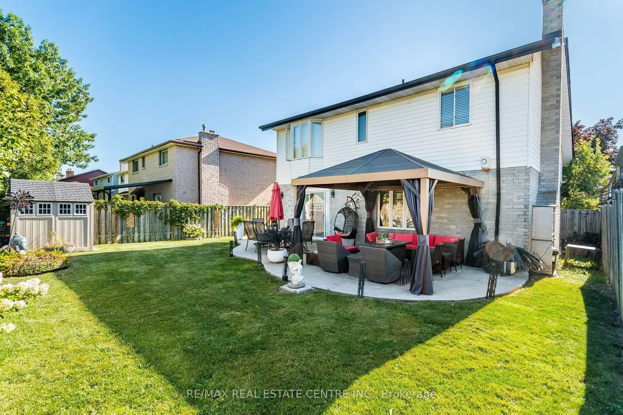 114 Parkwood Crescent — photo 44